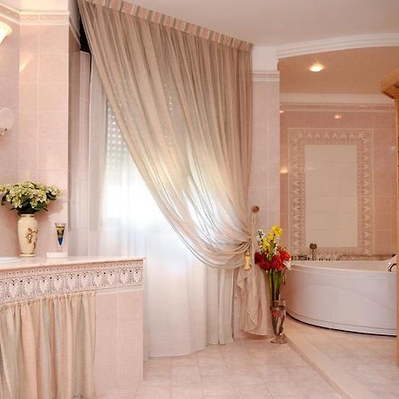 B&B Caravaggio San Donaci Buitenkant foto